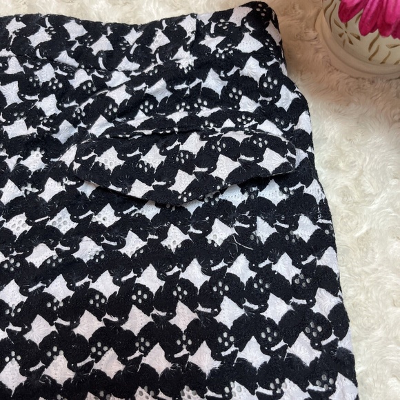 THEORY Eyelet Black / White Print Shorts Size 2 - Picture 9 of 9